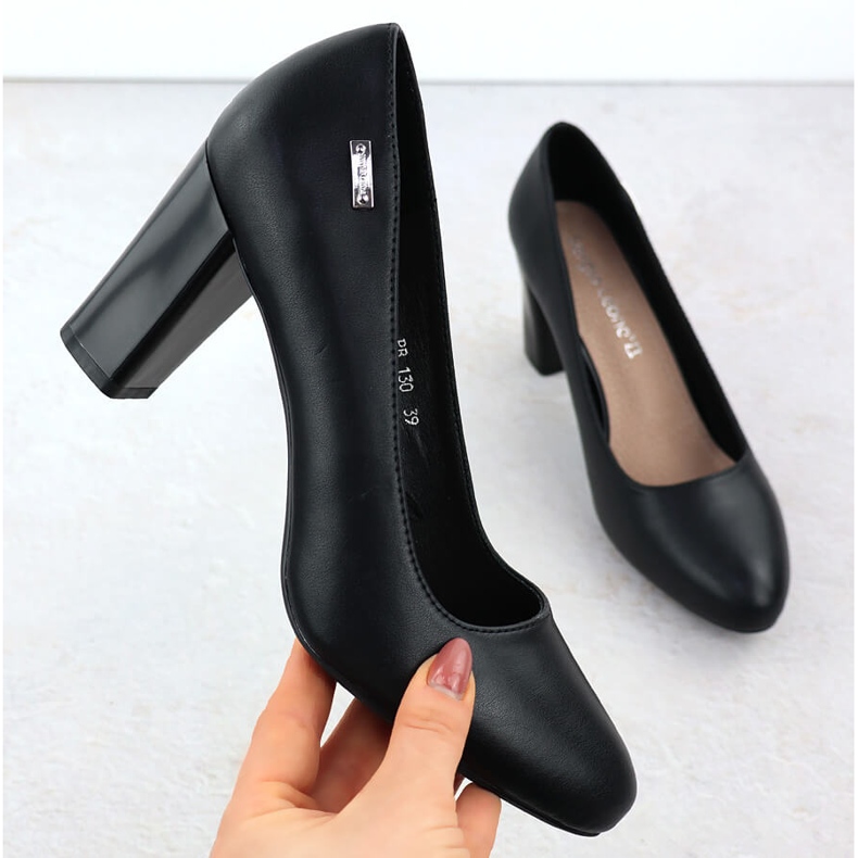 Läderpumpar på den svarta Sergio Leone PB130 -posten 1