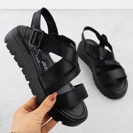 Kvinnors lädersandaler på plattformen Roman Black Jezzi 8716 svart 1