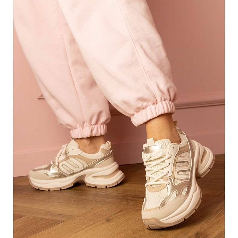 Beige Sports Sneakers på en massiv sula 2