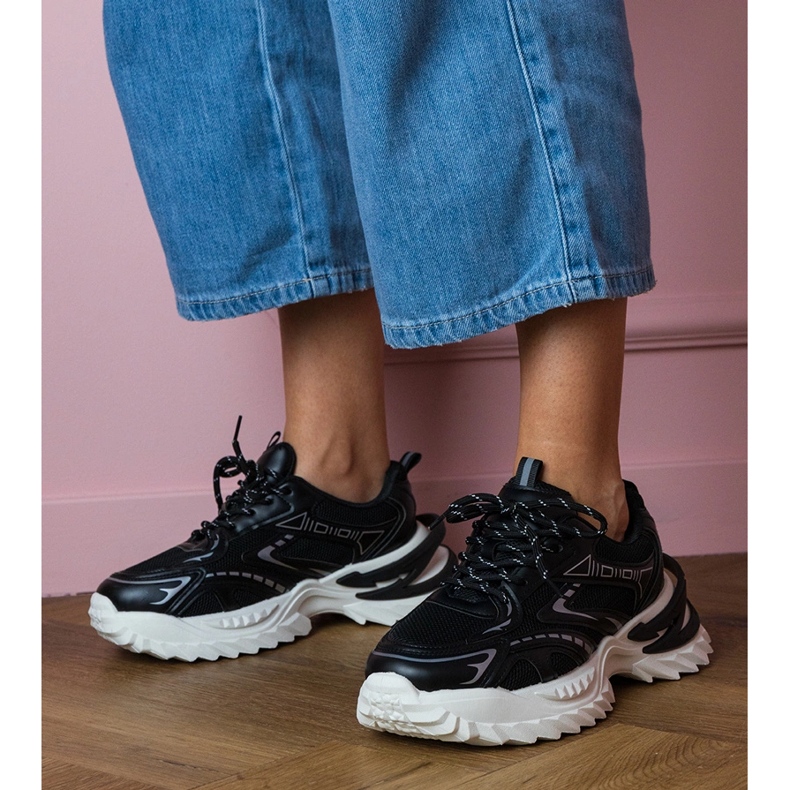 Svarta sportsneakers på en tjock sula 1