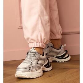 Silversportsneakers på en tjock sula 1