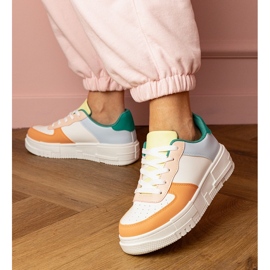 Orange Sports Sneakers på PlatFotm 1