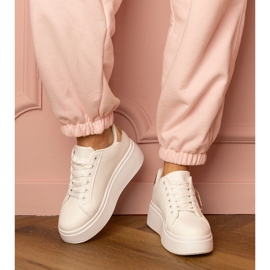 Vita sneakers med ett gyllene hjärta och en zirkonstift 3