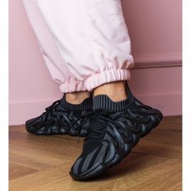 Svarta sportsneakers på en massiv sula 2