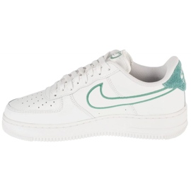 Nike Air Force 1 07 LV8 FN8349-100 skor vit 1