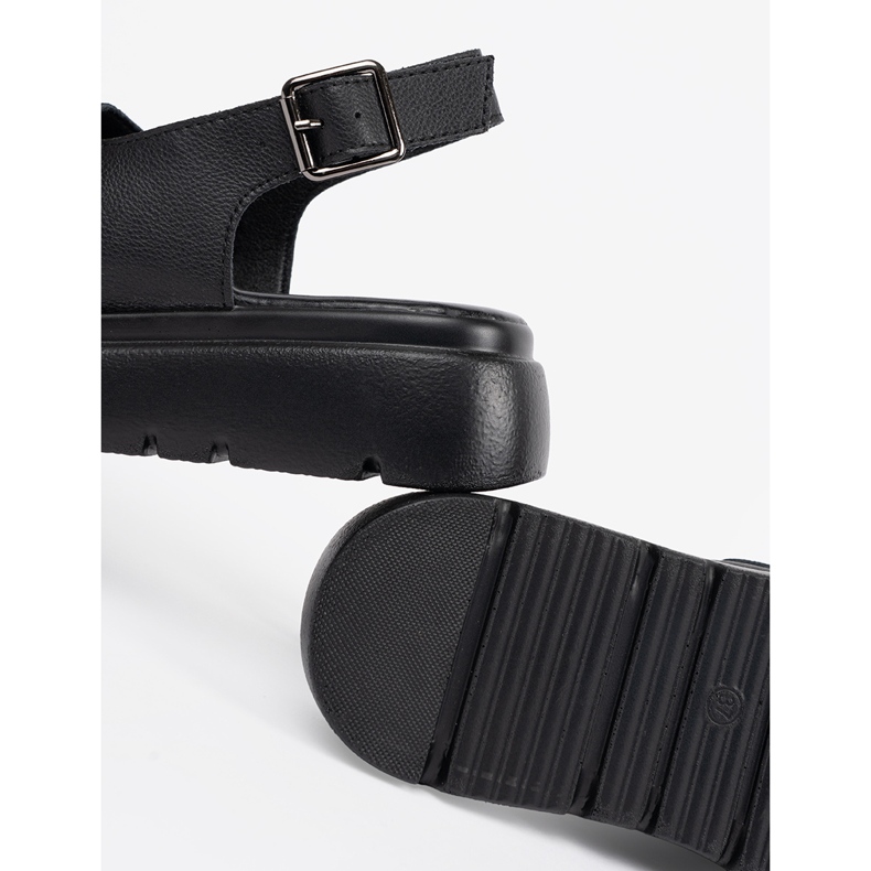 Goodin Svarta klassiska sandaler på plattformen 1