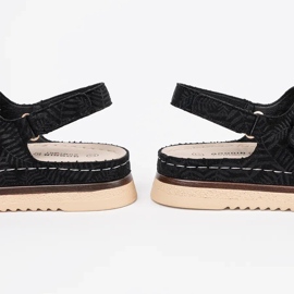 Goodin Svarta sandaler med gyllene element 2