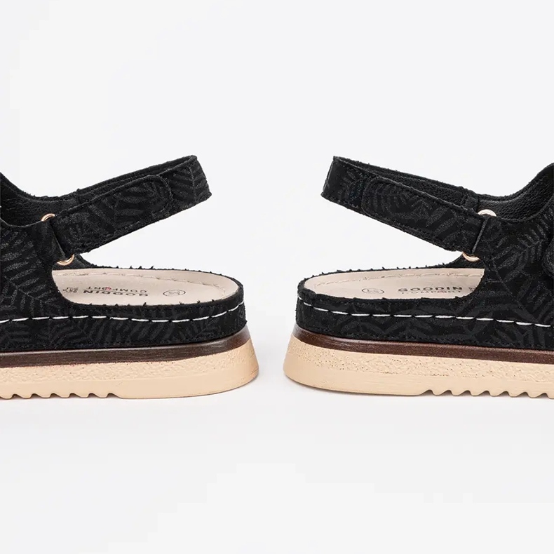 Goodin Svarta sandaler med gyllene element 2