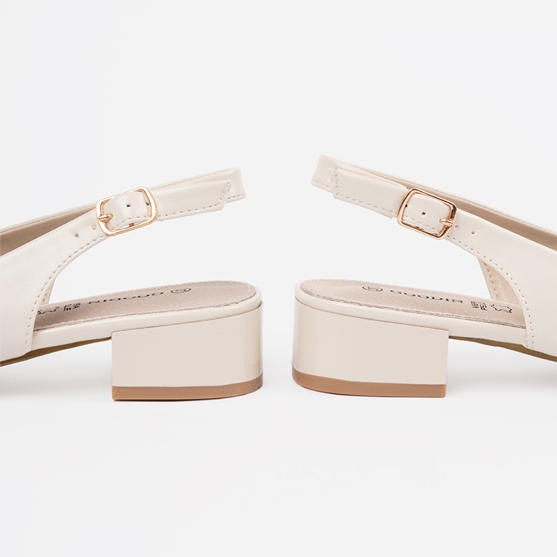 Lättbärande elegant låghelade goodinsandaler beige 1