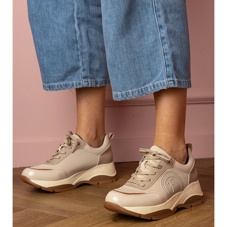 Beige damsportsneakers 1