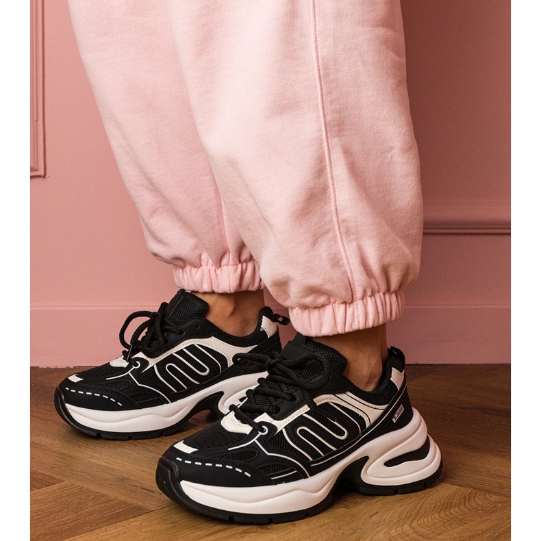 Svarta sneakers sport sneakers 2