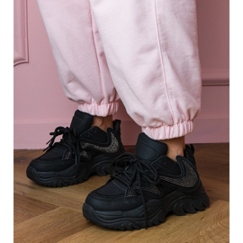 Svarta sneakers på en massiv sula med zirkoner 2