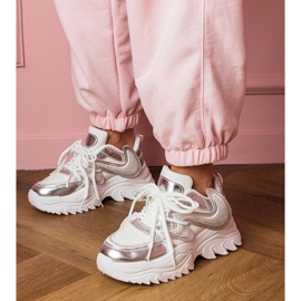 Vita sneakers på en massiv sula med zirkoner 4