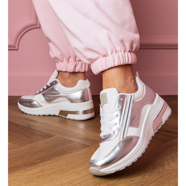 Vita sneakers med zirkoner och en metallinsättning 2