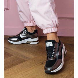 Svarta sneakers med zirkoner och en metallinsättning 3