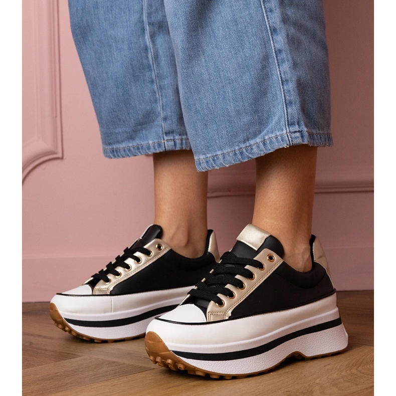 Svarta sneakers sneakers på platfotm 1