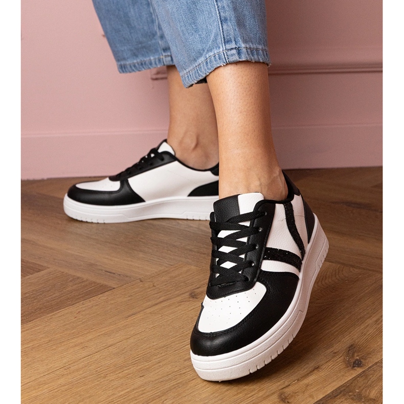 Svarta sneakers sneakers dekorerade med glitter 2