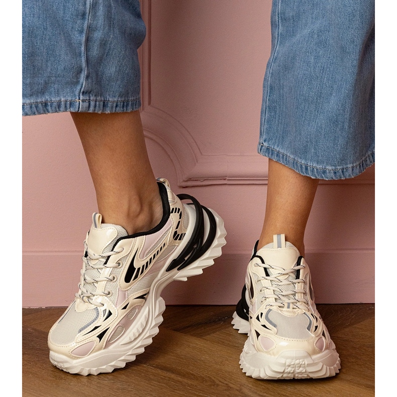 Beige Sports Sneakers på en elegant sula 1