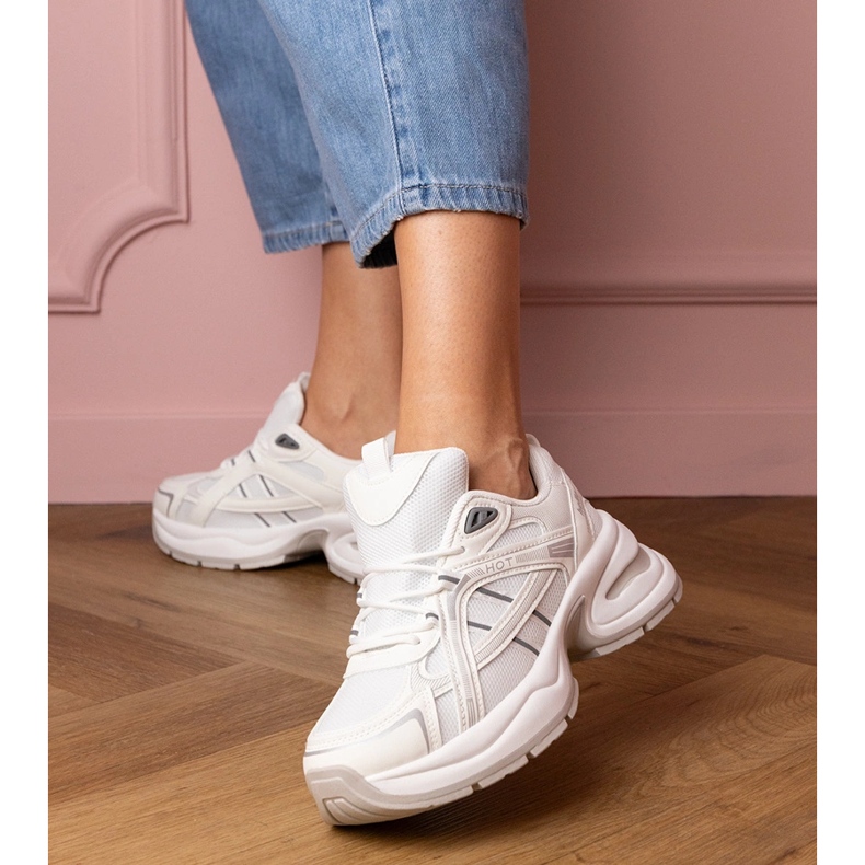 Vita sportsneakers med massiv sula 1