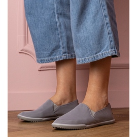 Grå kvinnor slockade sneakers 1