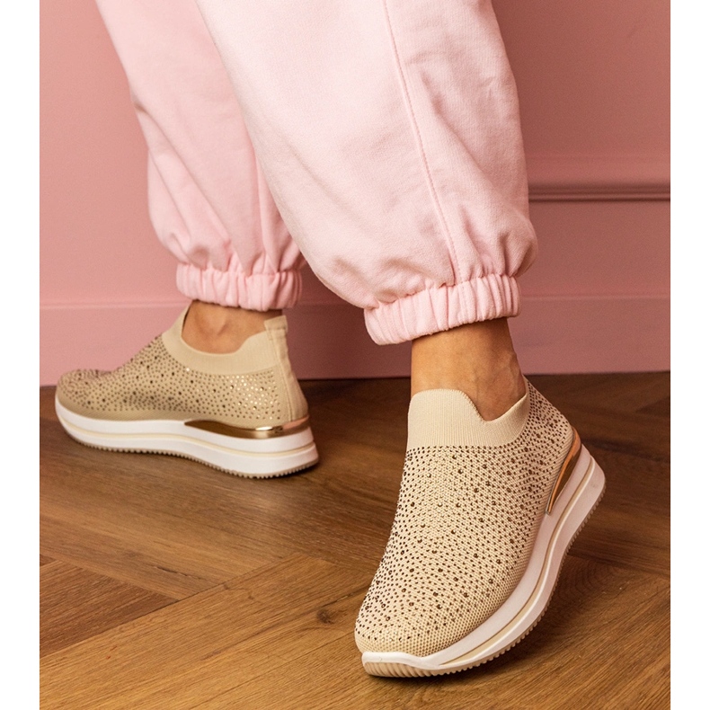 Beige kvinnors sneakers på plattformen med zirkoner 1