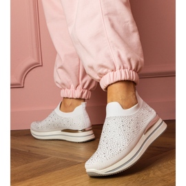 Vita kvinnors sneakers på plattformen med zirkoner 1