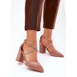 Pumpar med spetsiga tår och dekorerade ränder på den mörka storleken beige 2