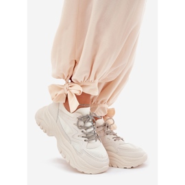 Kvinnors sneakers på en dekorativ plattform beige snörning 1