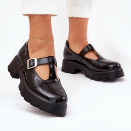 Målade kvinnors skor med en klämma på plattformen och platta klackarna svarta 2