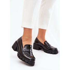 Målade kvinnaskor på en massiv häl svart 2