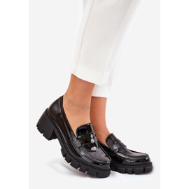 Målade kvinnaskor på en massiv häl svart 1