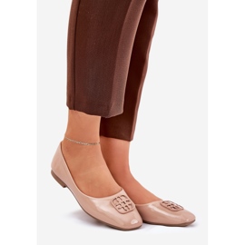 Målad elegant kvinnors ballerinas med en dekorativ Vinceza 17377 Beige Detalj 1
