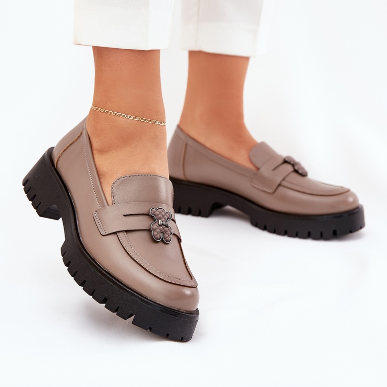 Kvinnors läderloafers med stift björnar Vinceza 18109 beige 2