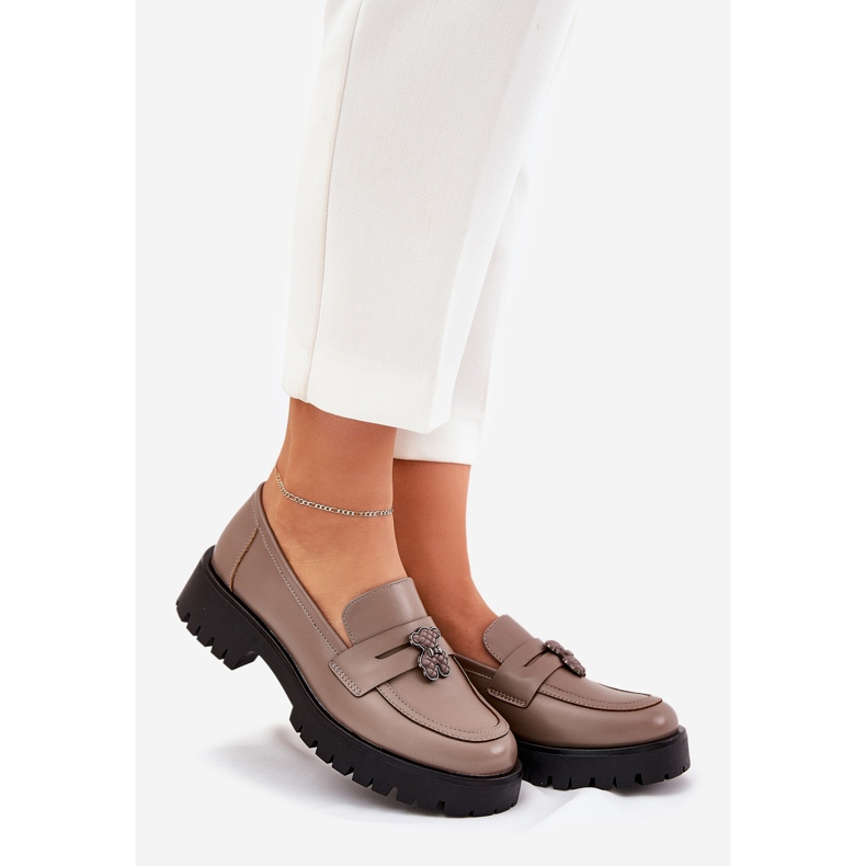 Kvinnors läderloafers med stift björnar Vinceza 18109 beige 1