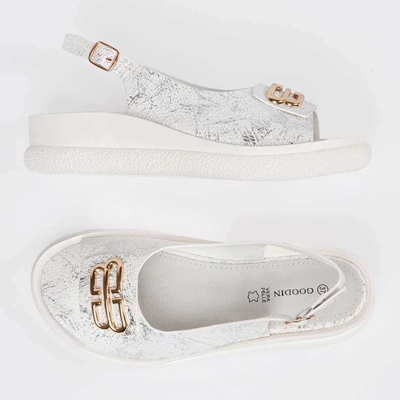 Goodin Platta sandaler vita med en prydnad 2