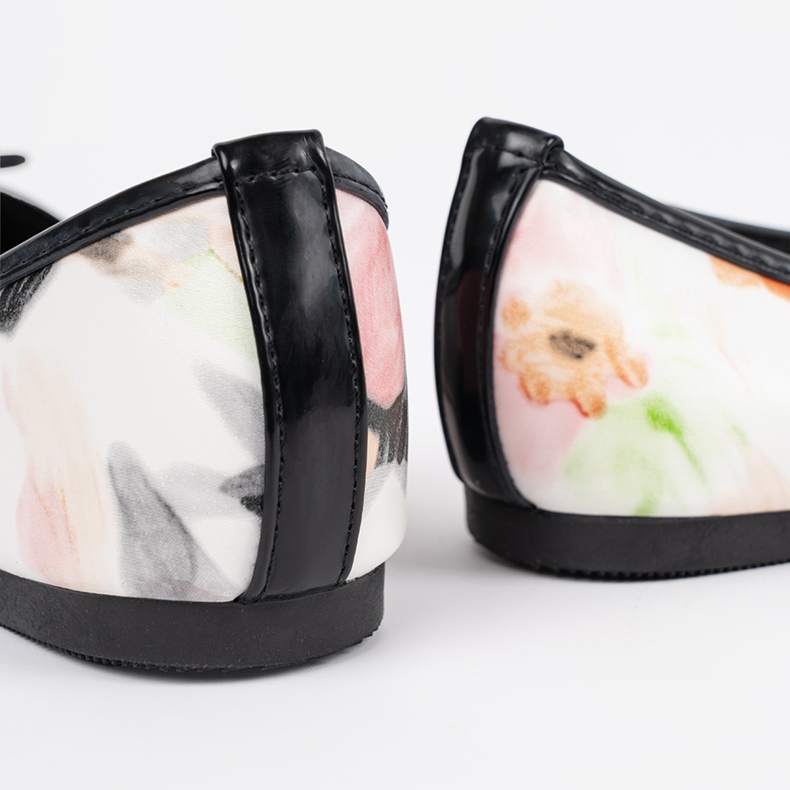 Färgglada ballerinor med svart näsa mångfärgad 1