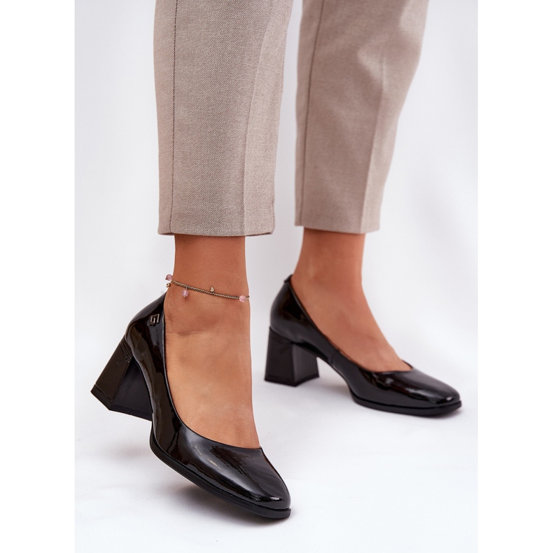 Läder lackerade pumpar på Vinceza 91130 Black Post svart 2