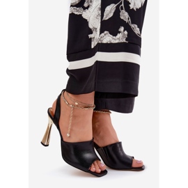 Lädersandaler på en hög häl med en dekorativ chebello 4440 svart armband 1