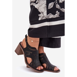 Openwork kvinnors sandaler på pelaren svart 1