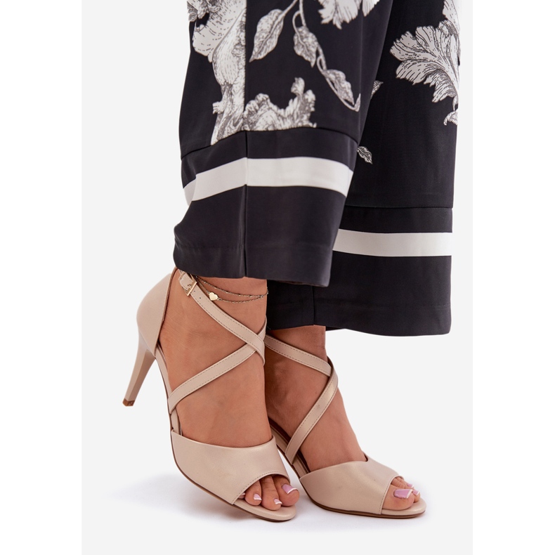 Sergio Leone Fashionabla sandaler på en guldstift gyllene 1