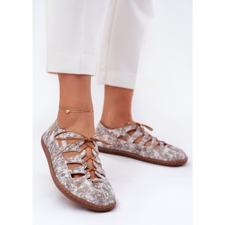 Läderballerinor med utskuren maciejka 06835-25/00-1 guld gyllene 2