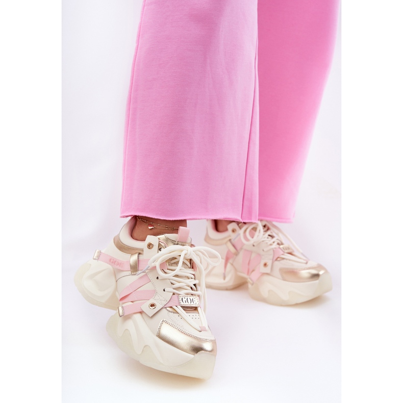 Kvinnors lädersneakers på en massiv ensam goe rr2n4031 beige 2