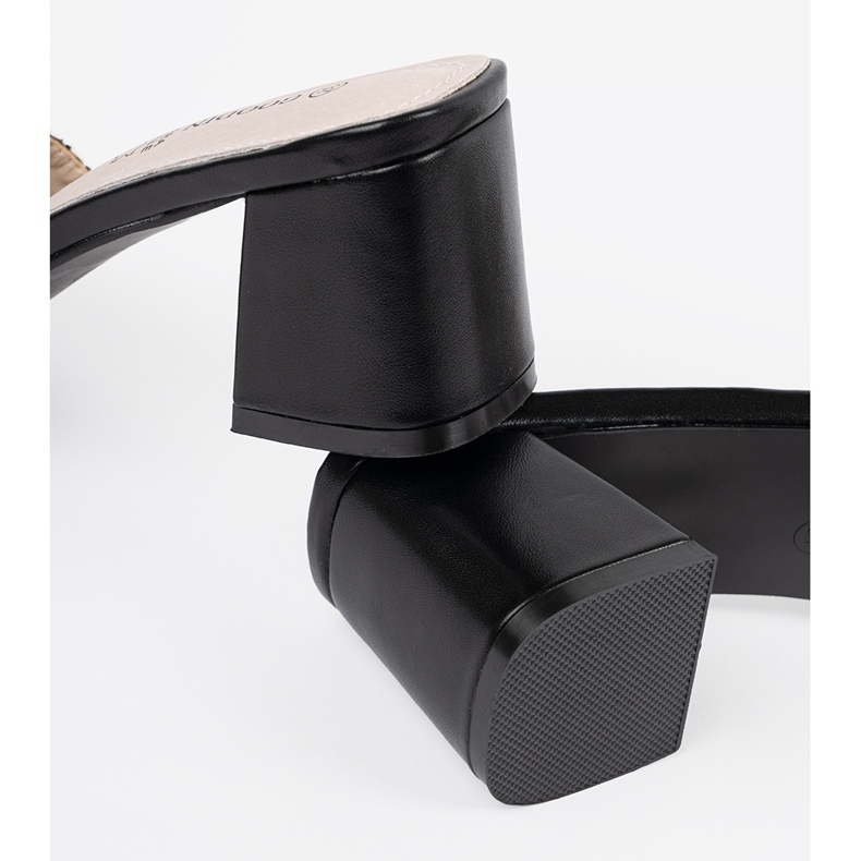 Goodin Tweed svartvita tofflor på posten 1