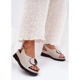 S.Barski Kvinnors lädersandaler med en kil med en prydnad S. Barski LR51-788 Beige 2