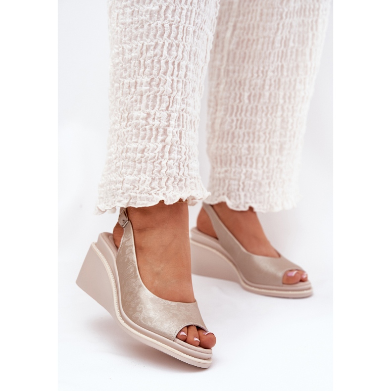 S.Barski Kvinnors lädersandaler på kilen S. Barski LR51-539 PLN gyllene 2