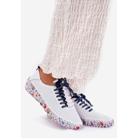 Läderskor på den mönstrade artiker 52C1713 -plattformen vit 1