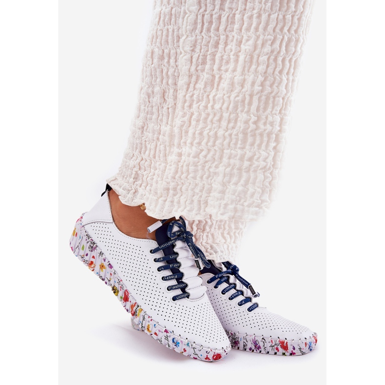 Läderskor på den mönstrade artiker 52C1713 -plattformen vit 1