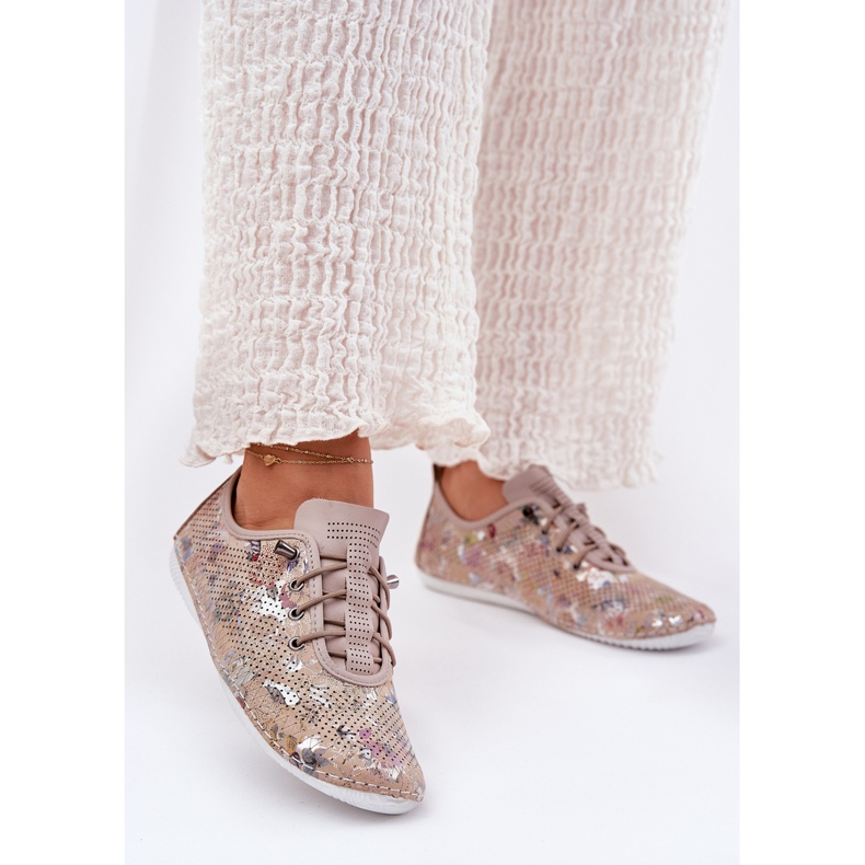 Kvinnors skor gjorda av naturläder mönstrad artiker 56c2689 beige 2