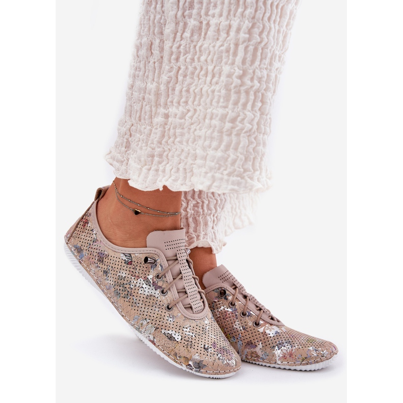 Kvinnors skor gjorda av naturläder mönstrad artiker 56c2689 beige 1
