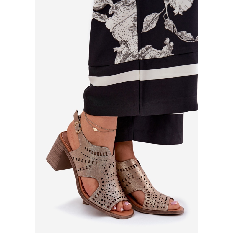 OpenWork kvinnors sandaler på Golden Post gyllene 1